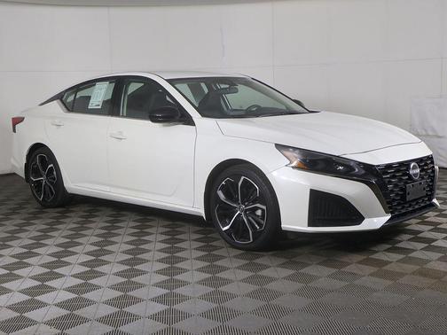 Pearl White Tricoat 2024 Nissan Altima SR FWD