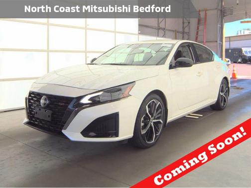 Pearl White Tricoat 2024 Nissan Altima SR FWD