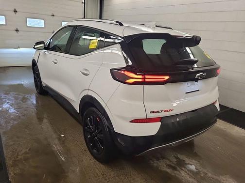 Summit White 2023 Chevrolet Bolt EUV FWD LT