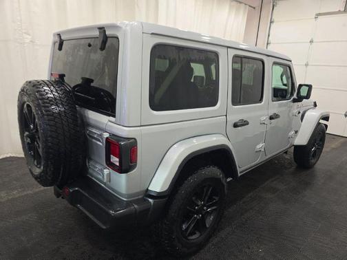 Silver Zynith 2023 Jeep Wrangler 4-Door Sahara Altitude