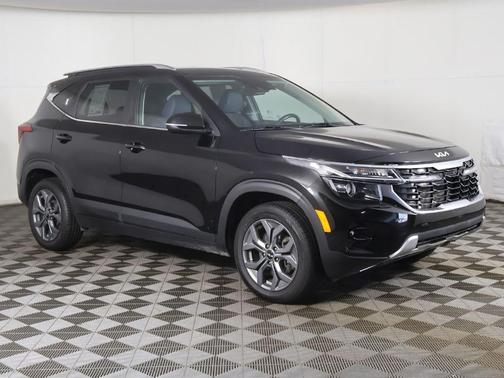 Fusion Black 2024 Kia Seltos S
