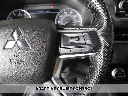 Labrador Black Pearl 2022 Mitsubishi Outlander Black Edition