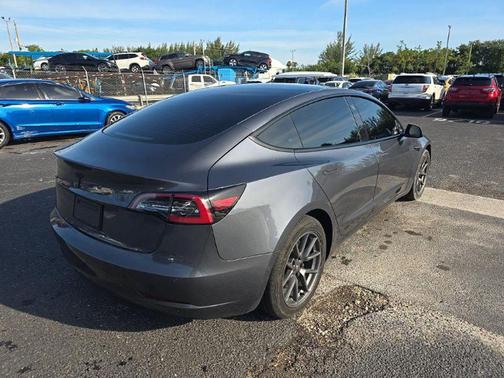 Midnight Silver Metallic 2022 Tesla Model 3 Long Range