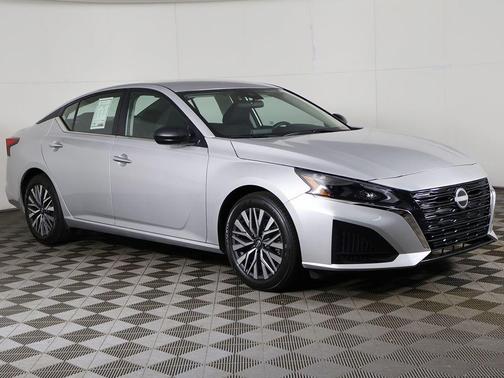Brilliant Silver Metallic 2025 Nissan Altima 2.5 SV
