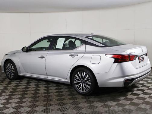 Brilliant Silver Metallic 2025 Nissan Altima 2.5 SV