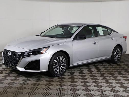 Brilliant Silver Metallic 2025 Nissan Altima 2.5 SV