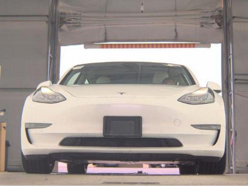 Pearl White Multi-Coat 2022 Tesla Model 3 Long Range