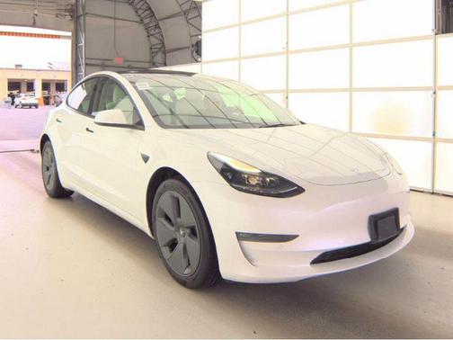 Pearl White Multi-Coat 2022 Tesla Model 3 Long Range