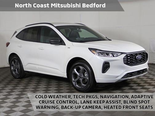 Star White Metallic Tri-Coat 2024 Ford Escape ST-Line