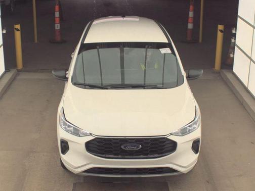 Star White Metallic Tri-Coat 2024 Ford Escape ST-Line