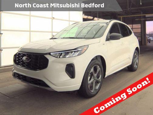 Star White Metallic Tri-Coat 2024 Ford Escape ST-Line