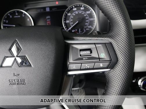 White Diamond 2026 Mitsubishi Outlander SE