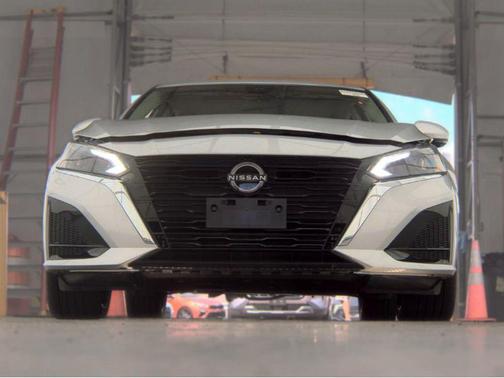 Brilliant Silver Metallic 2023 Nissan Altima 2.5 SL