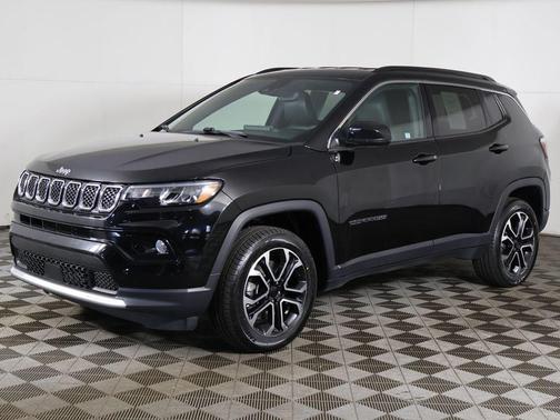 Diamond Black Crystal Pearlcoat 2023 Jeep Compass Limited