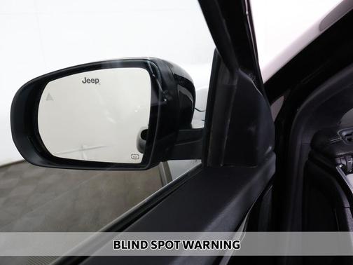 Diamond Black Crystal Pearlcoat 2023 Jeep Compass Limited