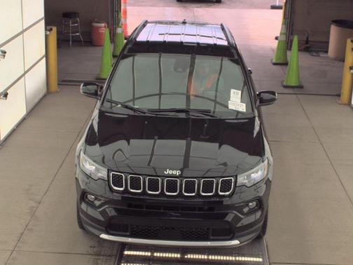 Diamond Black Crystal Pearlcoat 2023 Jeep Compass Limited