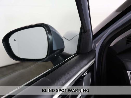 Moonstone Gray Metallic 2026 Mitsubishi Outlander SE