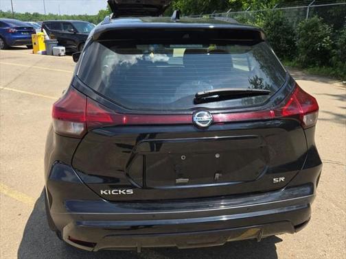 2021 Nissan Kicks SR