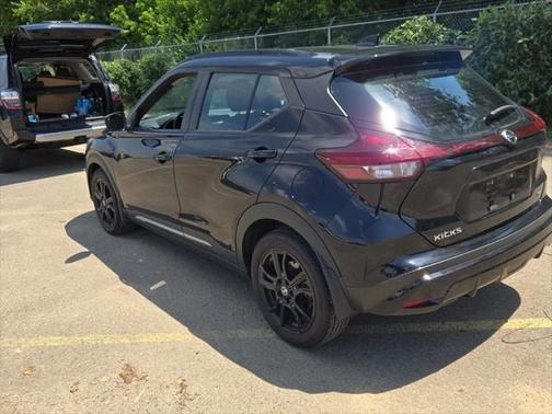 2021 Nissan Kicks SR