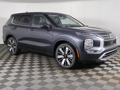 Graphite Gray 2026 Mitsubishi Outlander SE
