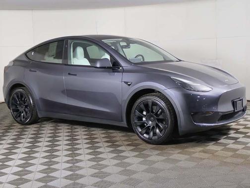 Midnight Silver Metallic 2023 Tesla Model Y RWD