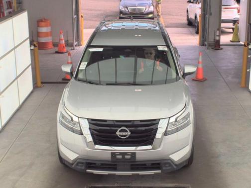 Brilliant Silver Metallic 2023 Nissan Pathfinder SL 4WD