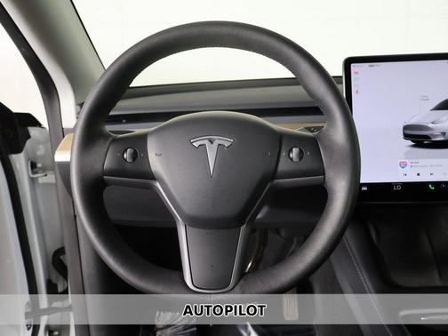Pearl White Multi-Coat 2022 Tesla Model Y Long Range Dual Motor All-Wheel Drive