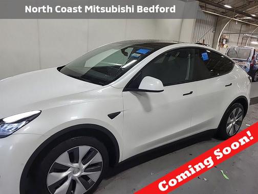 Pearl White Multi-Coat 2022 Tesla Model Y Long Range Dual Motor All-Wheel Drive