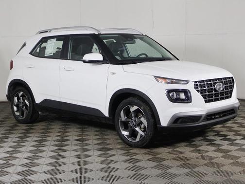 2024 Hyundai VENUE SEL