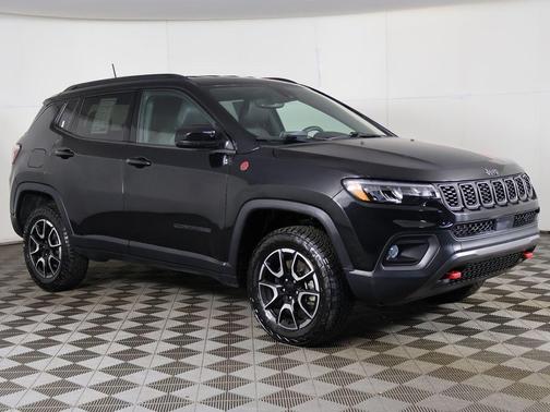 Diamond Black Crystal Pearlcoat 2024 Jeep Compass Trailhawk