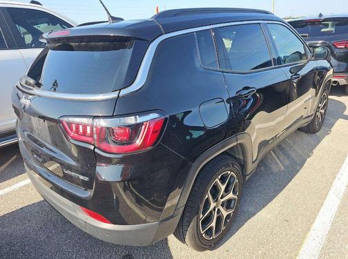 Diamond Black Crystal Pearlcoat 2025 Jeep Compass Limited