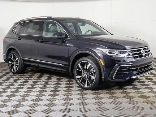 Deep Black Pearl 2023 Volkswagen Tiguan 2.0T SEL R-Line 4MOTION