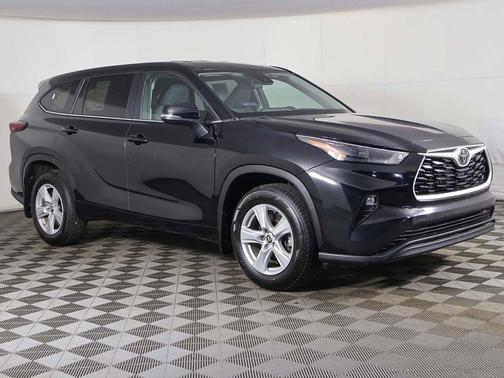 Midnight Black Metallic 2024 Toyota Highlander LE