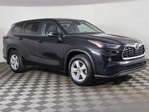 Midnight Black Metallic 2024 Toyota Highlander LE