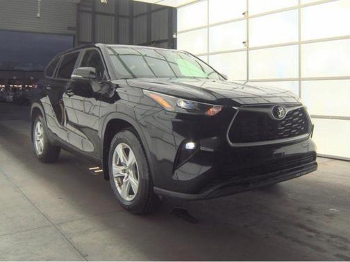 Midnight Black Metallic 2024 Toyota Highlander LE