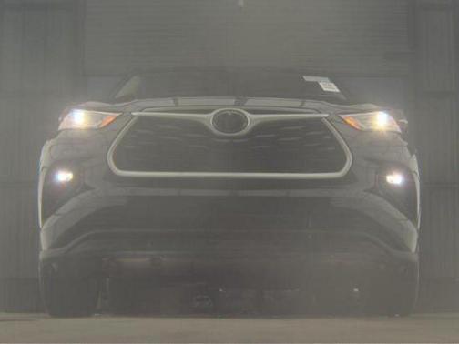 Midnight Black Metallic 2024 Toyota Highlander LE
