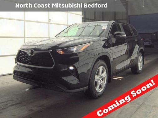 Midnight Black Metallic 2024 Toyota Highlander LE