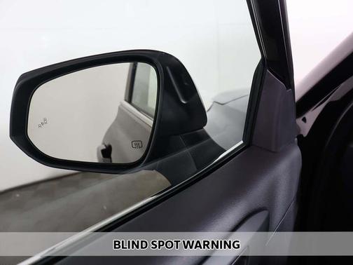 Midnight Black Metallic 2024 Toyota Highlander LE