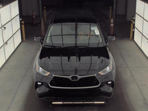 Midnight Black Metallic 2024 Toyota Highlander LE