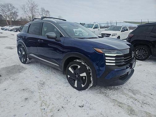 2025 Nissan Kicks SR