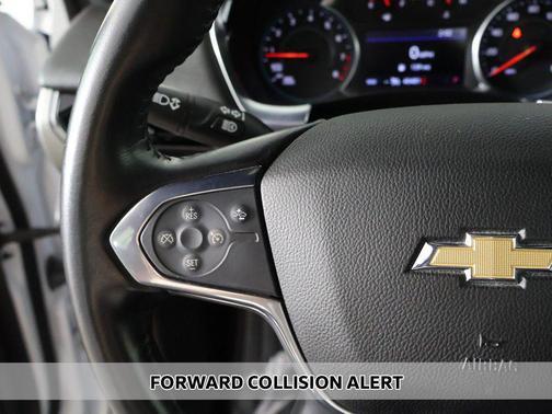 Summit White 2022 Chevrolet Traverse LT Cloth