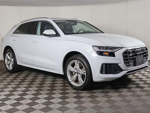 Glacier White Metallic 2023 Audi Q8 55 Premium Plus