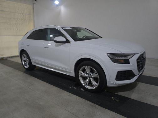 Glacier White Metallic 2023 Audi Q8 55 Premium Plus