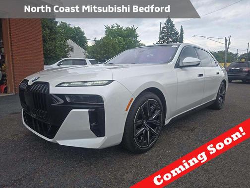 Mineral White Metallic 2023 BMW 760 i xDrive