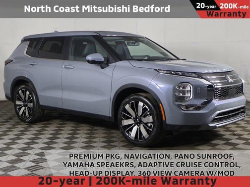 Moonstone Gray Metallic W/ Black Roof 2026 Mitsubishi Outlander SEL 1.5T S-AWC