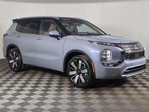 Moonstone Gray Metallic W/ Black Roof 2026 Mitsubishi Outlander SEL 1.5T S-AWC