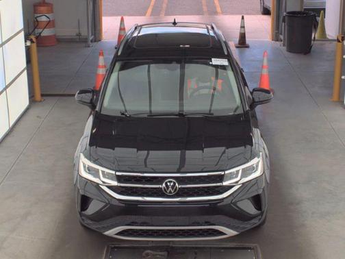 Deep Black 2022 Volkswagen Taos 1.5T SEL