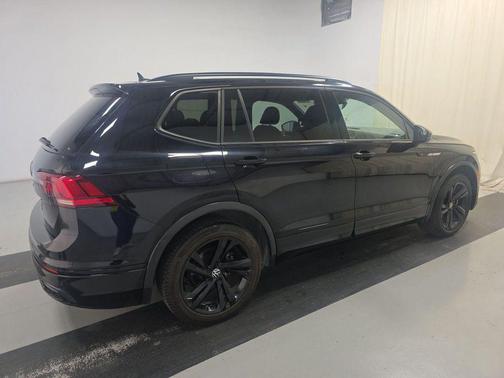 Deep Black 2023 Volkswagen Tiguan 2.0T SE R-Line Black