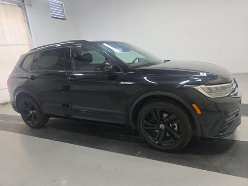 Deep Black 2023 Volkswagen Tiguan 2.0T SE R-Line Black