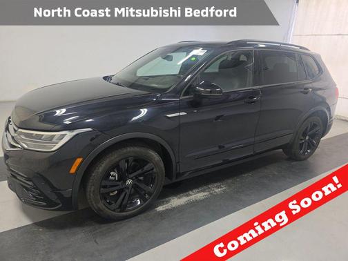 Deep Black 2023 Volkswagen Tiguan 2.0T SE R-Line Black